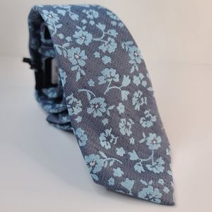 J. FERRAR Blue Floral Neck Tie New With Tags.